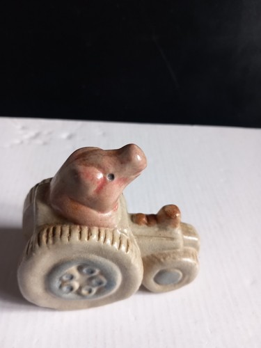 Pottery pig driving a - pottery,
