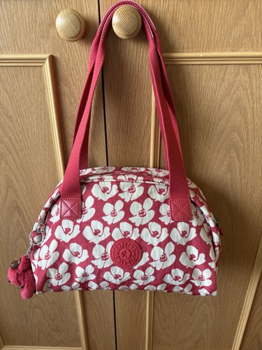 Kipling shoulder grab - ,