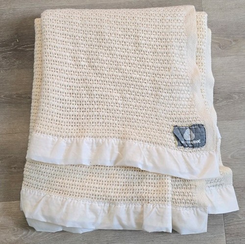 Vintage cream cellular - vintage,