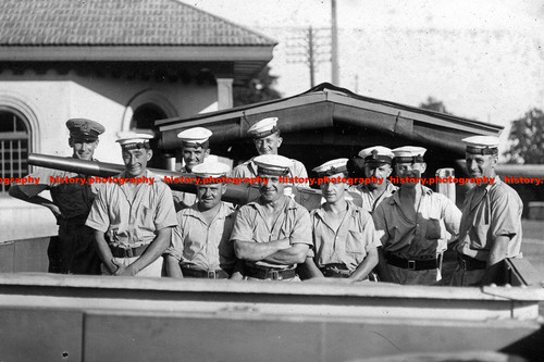 F003055 crew hms berwick - crew,