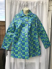BEAUTIFUL RETRO INSPIRED BLUE & GREEN RAIN MAC / MACK 100% PVC MOD / FESTIVAL 10