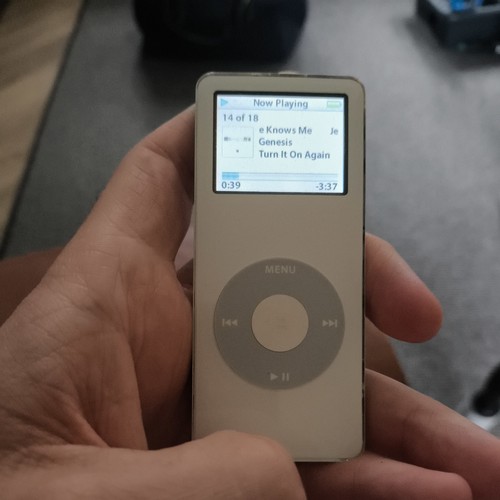 Apple ipod nano 1st generation - apple,