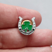 Good Luck Horseshoe And Clover Enamel Lapel Pin Badge.    PB4-793