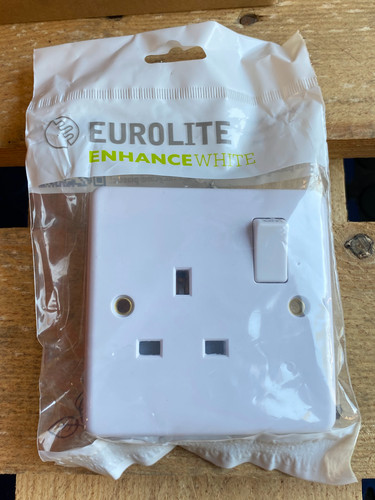 Single socket curved edge 13a - single,
