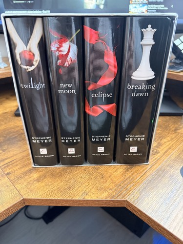 Twilight saga book box set - box,