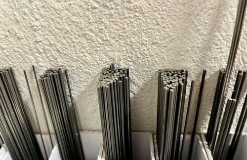 Piano wire music - /, x