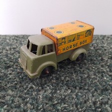 TINPLATE/PLASTIC HORSE BOX LORRY.