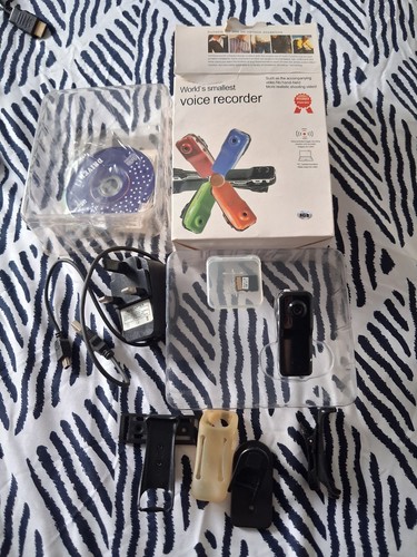 World smallest voice - world’s,