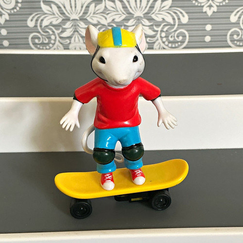 Stuart little figure