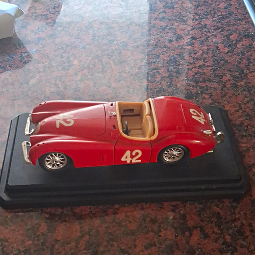 Bburago gold jaguar - gold,