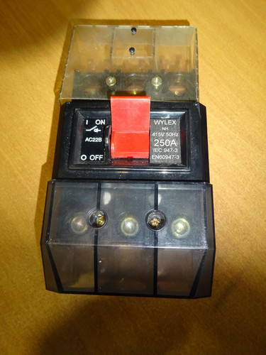 Wylex 250 amp main - 250,