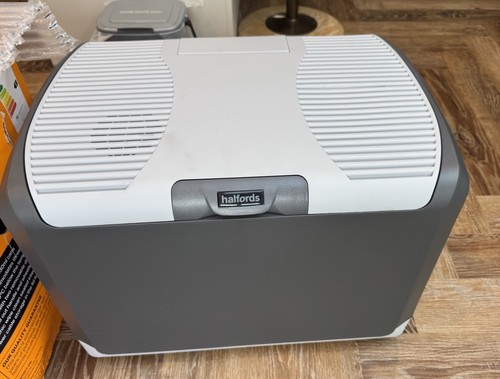 Halfords 40l electric cool box - halfords,