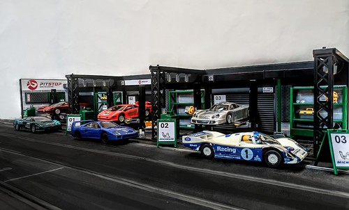 Ultimate scalextric pit stop - scalextric,