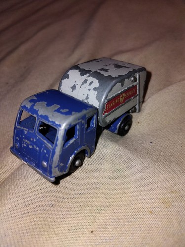 Dennis tippax refuse collector - tippax,