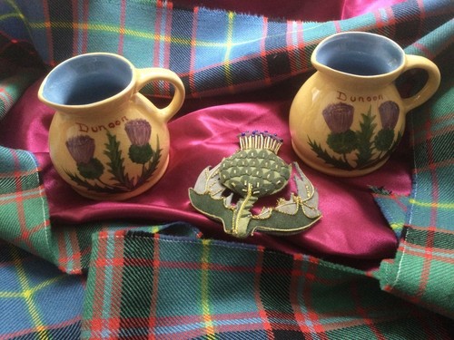 Dunoon pottery small - , thistle