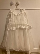 Girl's party/wedding/communion dress white lace/veil age 8 immaculate condition 