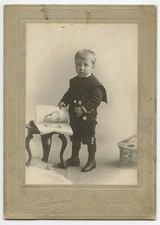 CAB PHOTO BOY IN GREAT OUTFIT