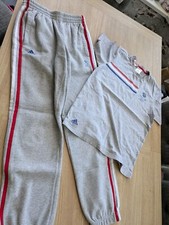 Grey team shirt - &, joggers