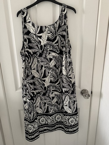 Black floral print shift dress - black,