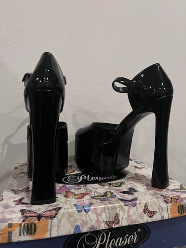 Rare vintage y2k pleaser - rare,