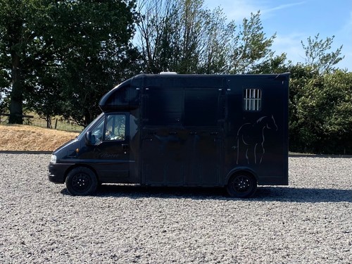 Horse box - 3.5t,