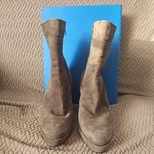 Stuart Weitzman Russell And