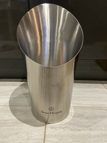 Veuve clicquot champagne - clicquot, ice