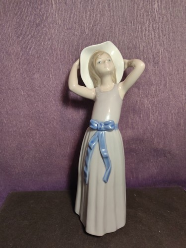 Lladro figurine 5011 - 10.25",