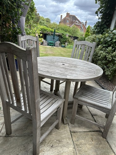 Barlow tyrie round - round, table