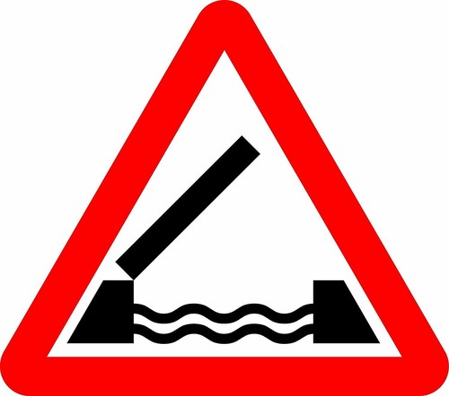 Opening swing bridge ahead - or,