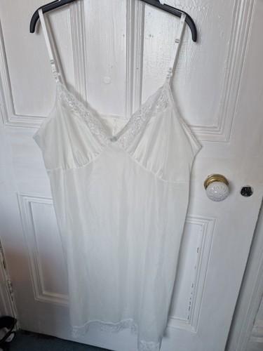 Vtg damart cream lace trim - vtg,