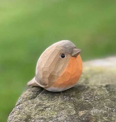 Robin red breast hand carved - red,