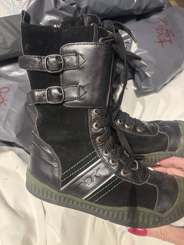 Really cool black green - really,