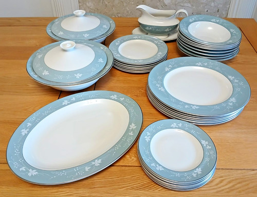 Six place vintage dinner set - six,