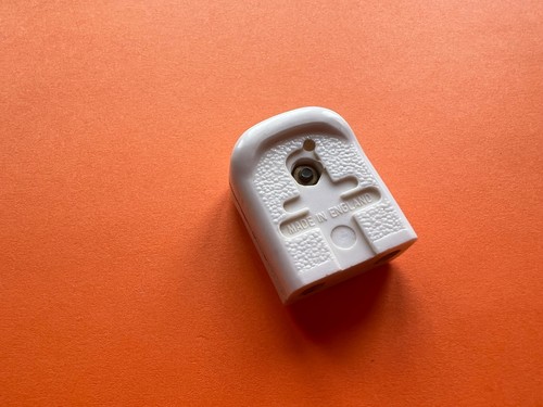 White pin mains plug bulgin - white,