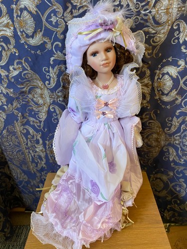 Porcelain doll stand - on,