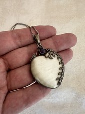 SHANKARI Sterling Silver Heart Pendant on Chain - Foliate Leaf with Amethyst