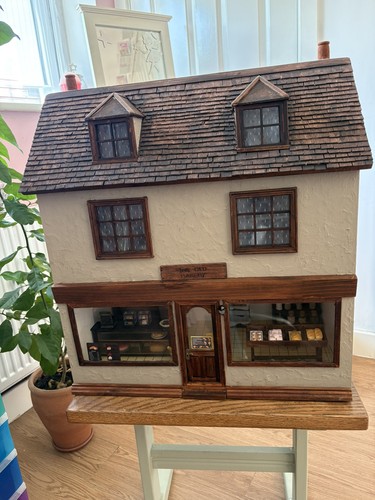 Scale dolls house shop - 1:12,