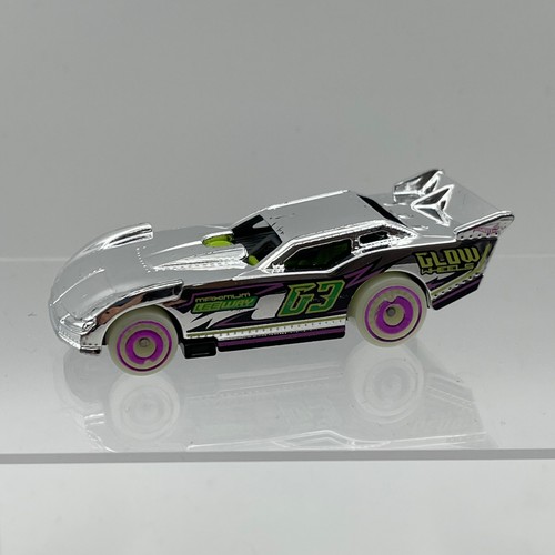 Hot wheels glow maximum - hot,