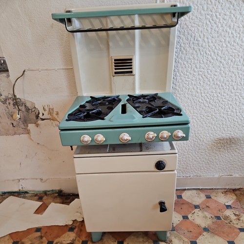 Vintage 1950s new world - vintage,