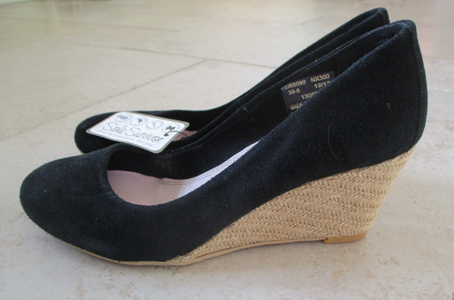 New sole survivor - new, black
