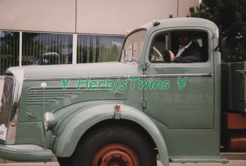 Original photo truck mercedes - photo,