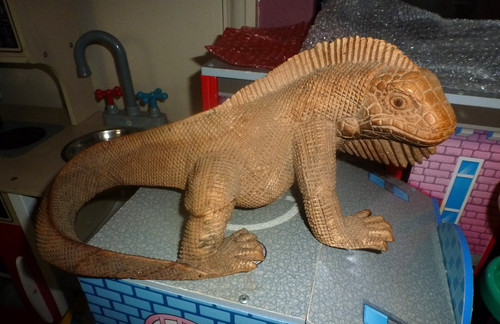 Carved wooden iguana sculpture - wooden,