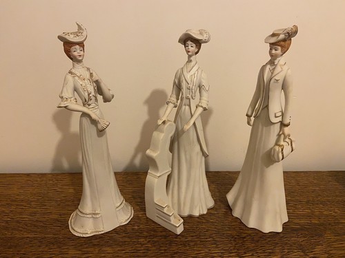 Old porcelaine figurines - , lady