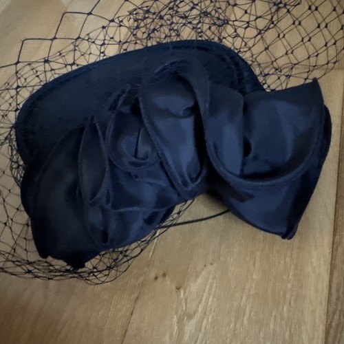 Navy blue satin - pill, box
