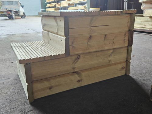 Equestrian step mounting - step,