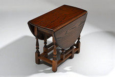 Old Charm Oval Coffee Table