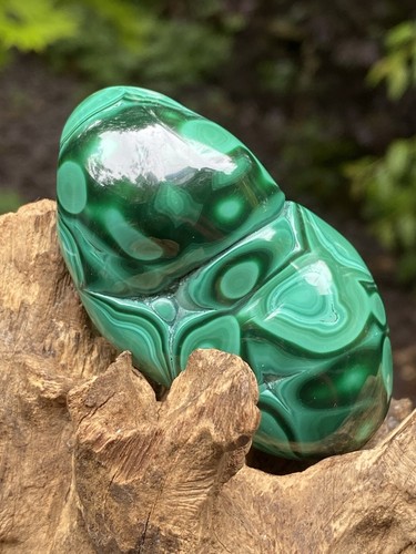 Large malachite specimen - large,
