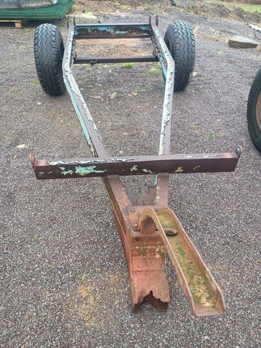 Weeks tipping trailer - , chassis