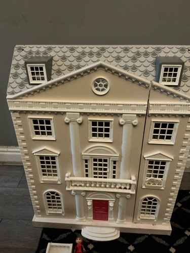 Wooden play house with sounds - play,